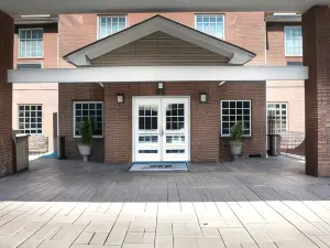 Mountain Inn & Suites Airport - Hendersonville
