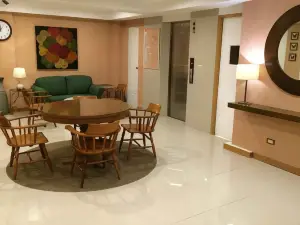 Stone House Hotel Pasay