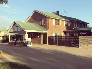 The Crossing Motel