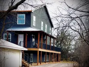 Powder Ridge Ski Hill Area! Spacious & Secluded 6-bedroom cabin/house  Kimball