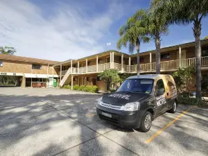 Hawks Nest Motel
