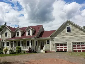 For family or romantic getaways, or a retreat, this beautiful space awaits you