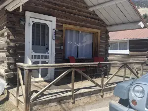 THE FRAN - WALK EVERYWHERE IN DOWNTOWN CREEDE! 1 bedroom, 1 bath (SLEEPS 2)