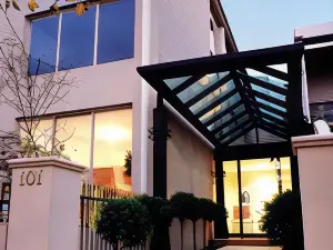 Knightsbridge Apartments