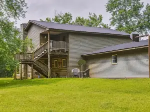 6 Mi to Scottsboro Pet-Friendly Cabin Apt