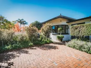 Acorn Guest House