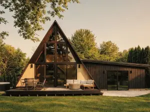 Cozy A-Frame Cabin w/Hottub & Gym on Fremont Lake