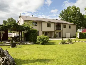 Vahe Guest House