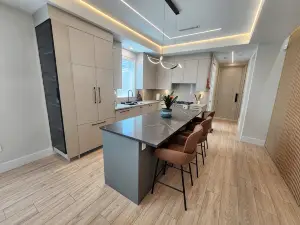 Luxury 3-Bedroom Home Modern Retreat in Vancouver