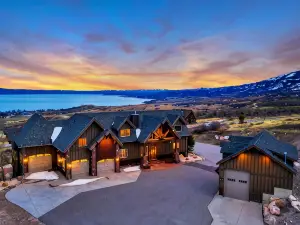 Luxury Bear Lake Retreat–The Moose–Sleeps 40–Theater/Pickleball/Sport Court/Pool