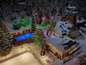 Exclusive Resort Escape: Heated Pool, Spa & Pickleball by RedAwning