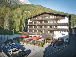 Berghotel Basur - Das Schihotel am Arlberg