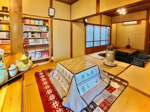 Amino Guesthouse Bench