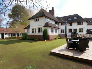 The Roundabout Hotel