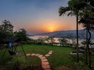 CosmicStays Countryside Panorama-Lakeview Bungalow