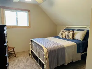 3 bedroom 1 full bath cabin 10 minutes from Cave Run Lake