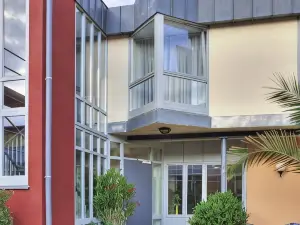 Matchpoint Hotel