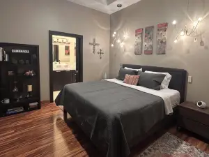 Modern 3000sf 4-Bedroom Loft in Historic Downtown Fort Scott