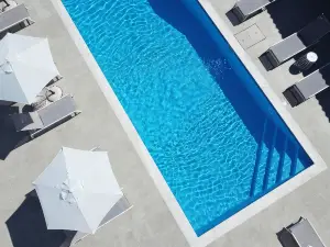 ID Holiday Living