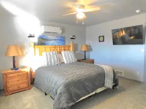 City View Home - Stylish & Renovated