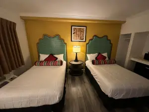 Howard Johnson by Wyndham Bakersfield
