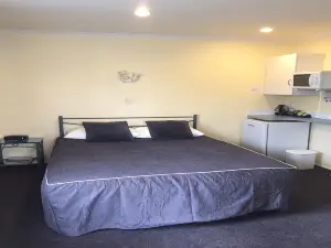 Bentons Motel