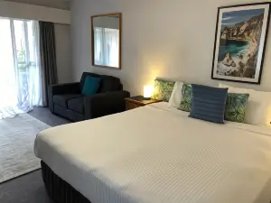 Avaleen Lodge Motor Inn