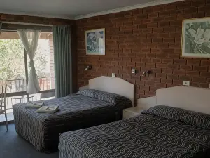 Yambil Inn