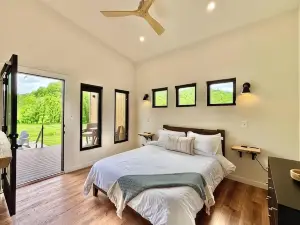 Hiker's Haven at Three Suns Cabins / Beach / Hot Tub / Starry Nights