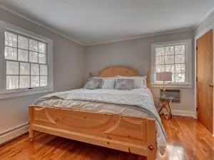 Private Lake Cottage on 3 acres w/350 sq. ft. deck