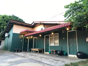 Rumah Tepi Istana