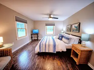 Charming Coastal/Country Home w/3 Acres & Sauna!