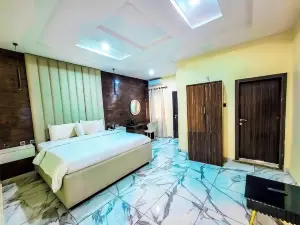 Creestar Hotel and Suites