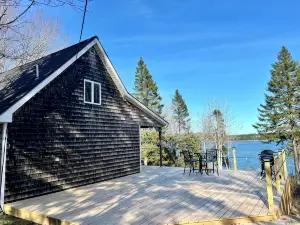 Charming ocean view cottage with WiFi, AC in beautiful Steuben