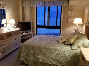 Sea Colony Oceanfront 7th Floor, Sleeps 6, Owner-Listed.