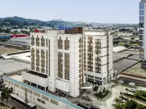 坦波雷宜必思快捷酒店