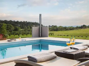 Villa San Martino With Heated Pool , Outside Jacuzzi & Hydromassage bathub