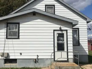 Cozy 2BR Mid Modern home in the Heart of Chisholm MN, homey, vintage stay.