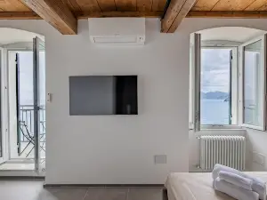 Eldorado: Romantic Seafront Getaway