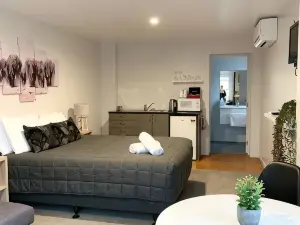 Racecourse Motel