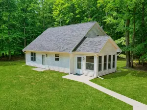 Amazing Family Cabin near Wheeler Lake! Close to beach, UTV an Snowmobile trails