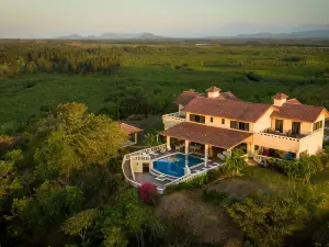 El Regalo Resort