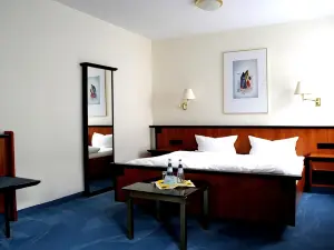 City Hotel by Celina