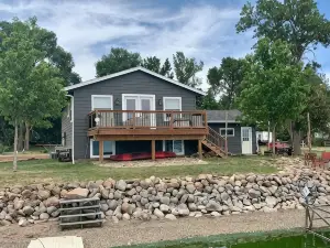 Beautiful year round lake home!  Sleeps 8 comfortably!