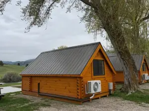 Lost Trail Resort - Riverside Rooms - Near Hot Pools