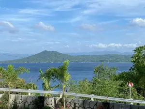 Overlooking Taal Lake Staycation up to 12 pax