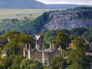 Falcon Manor Hotel