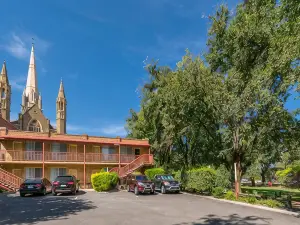 Cathedral Motor Inn