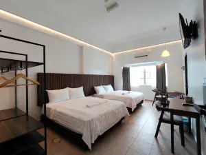 New Hilltowne Hotel