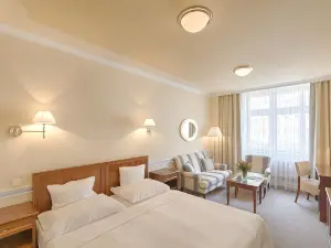 Hotel Embassy